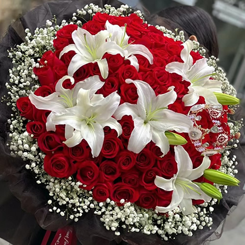鲜花：爱在繁花盛开时 99枝红玫瑰