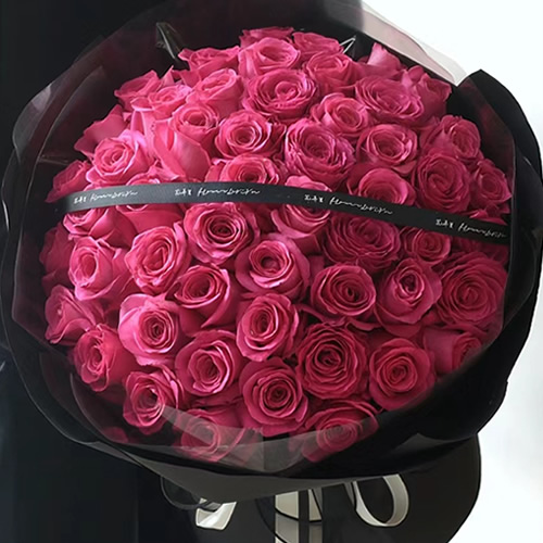 鲜花：我只对你钟情 52枝玫瑰