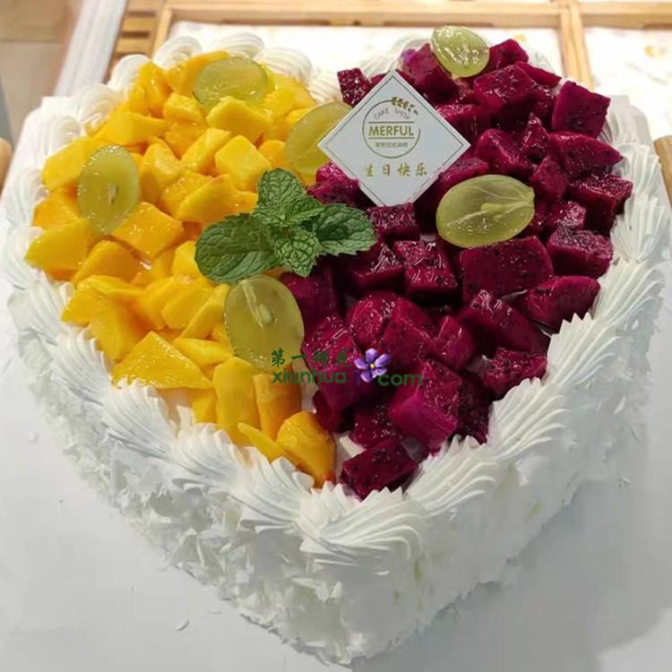 8寸心形鲜奶水果蛋糕，时令水果装饰